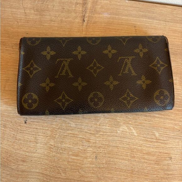 Authentic Louis Vuitton monogram wallet - Picture 2 of 6
